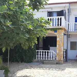 https://apartments-max-vir.hotelinzadar.com